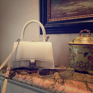 My Balenciaga Hour Glass Bag and Dior sunglasses